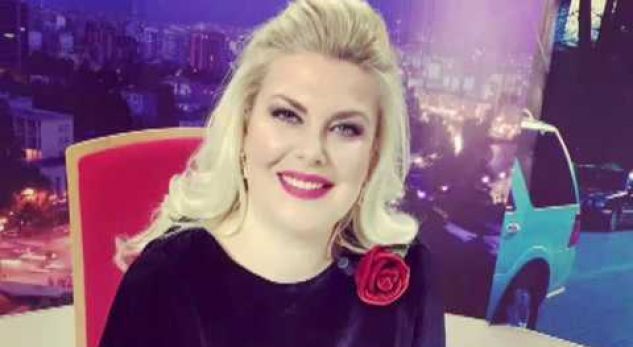 Djali e bën të lotojë Eni Çobanin (FOTO)