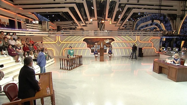 Akuza për tradhti 22 vite pas divorcit: Ishe infermiere, jo agronome që bridhje nëpër misra! (VIDEO)