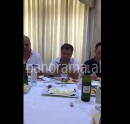 “Shikoni si festoi Dako pas zgjedhjeve me bandën kriminale të Durrësit” (VIDEO)