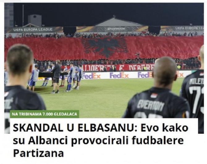 Flamuri gjigand “çmend” serbët: Po na provokojnë, dëgjoni edhe këngët e tyre