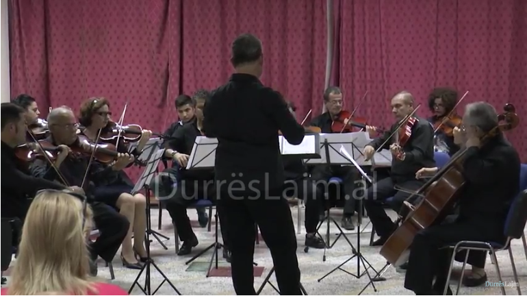 Formacioni i harqeve, koncert për artdashësit durrsakë (VIDEO)