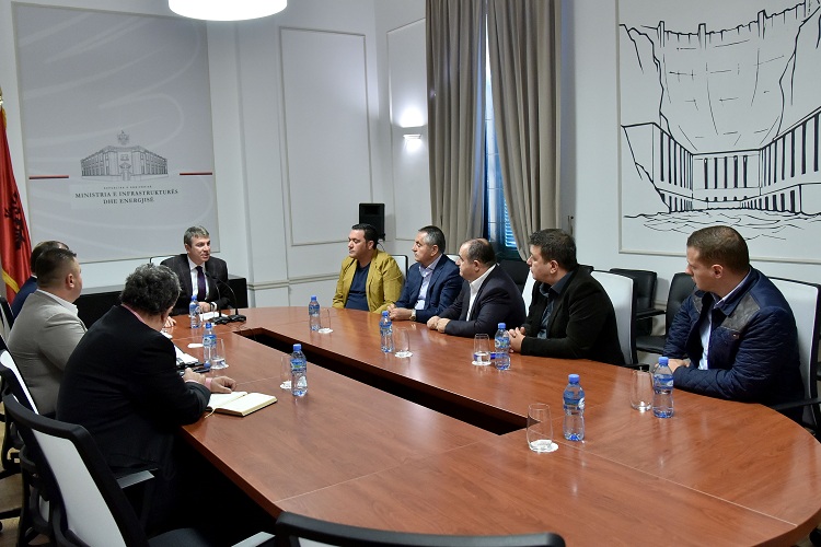 Gjiknuri: Model të ri për reklamimin dhe ndriçimin e karburanteve