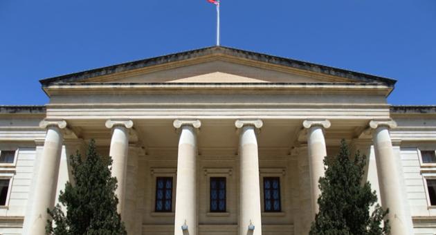 Shqiptari tentoi ta vriste, polici tregon ngjarjen