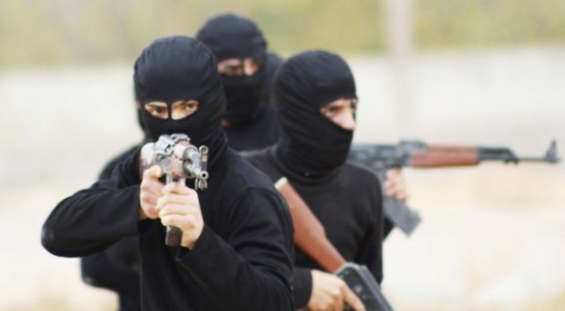 3 persona me armë grabisin të moshuarit