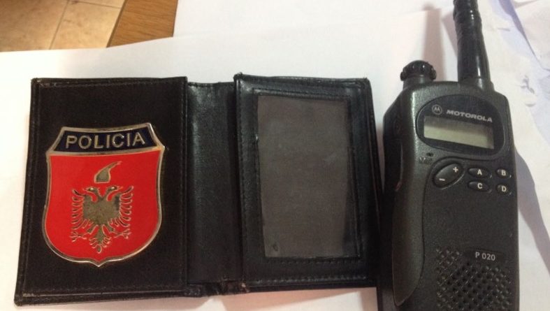 Me radio marrëse dhe stemë policie, arrestohet 29-vjeçari me armë