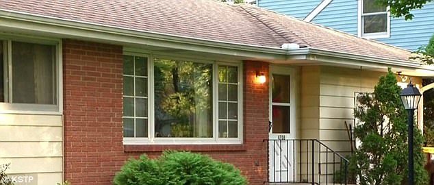 Jetoi për një vit me trupin e vdekur të nënës dhe vëllait të tij binjak