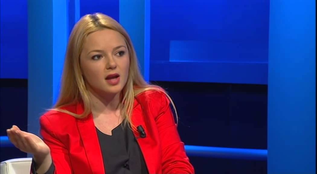 Joleza sulmon gazetarët: Shajnë shtetin, po grave jua kanë siguruar vendin e punës