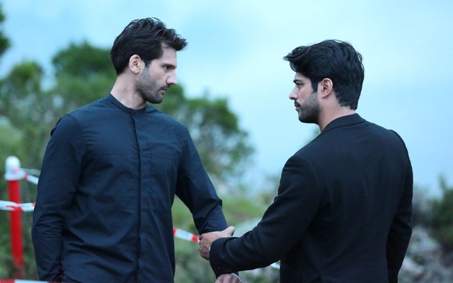 Vdes ‘Kemali’, nëna e këngëtarit të njohur shpërthen në lot