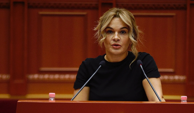 Kryemadhi e nis si motra: Meqë motra e madhe me 13 motra është këtu…