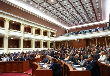 Miratohet në Kuvend me 116 vota Reforma Zgjedhore