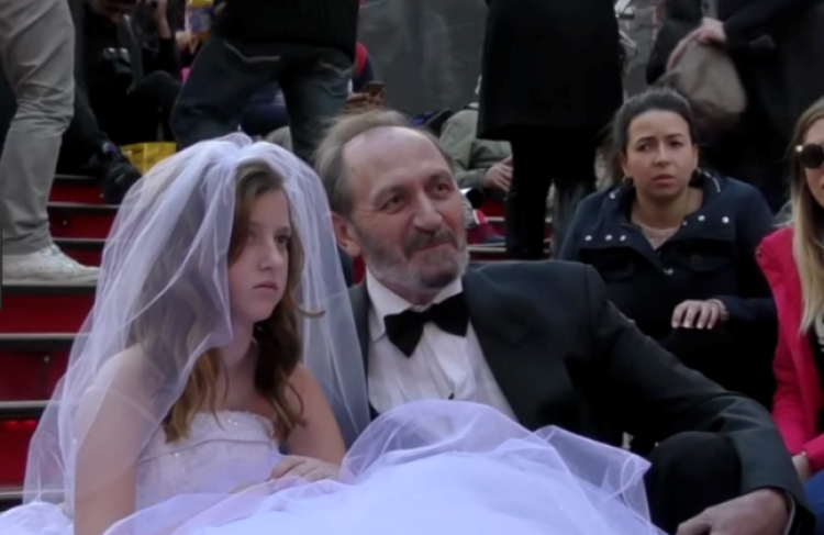 Ja çfarë problemesh sjell martesa në moshë të re