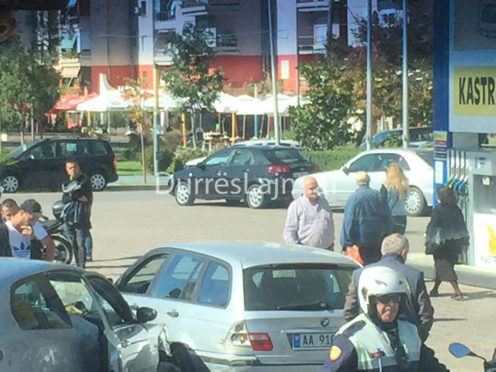 Lajm i fundit/ Aksident në hyrje të Durrësit