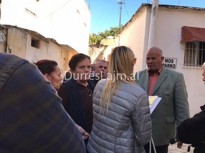 Lajm i fundit/ Përmbarimi nxjerr jashtë katër familje në Durrës (FOTO)