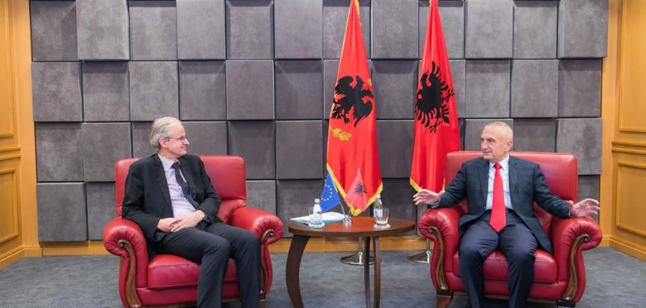 Presidenti Meta pret zyrtarin e KE