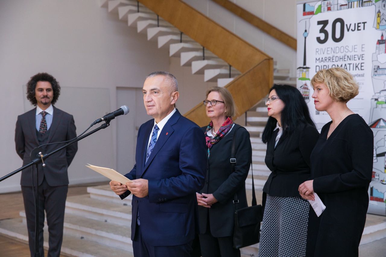 Presidenti Meta në ceremoninë e hapjes së ekspozitës së autores gjermane, Rosemarie Trockel
