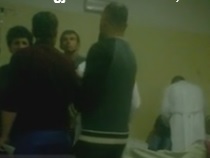 “Ta këpus kokën si të zogut”, qytetari sherr me mjekun në urgjencën e Durrësit (VIDEO)