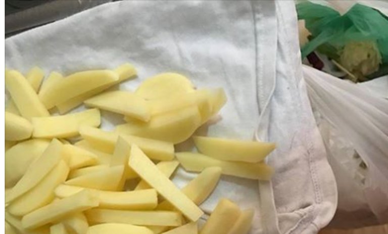 Foto skandaloze/ S’ju shkon mendja ku përgatiten patatet në ‘Fast Food’ në Qytetin Studenti