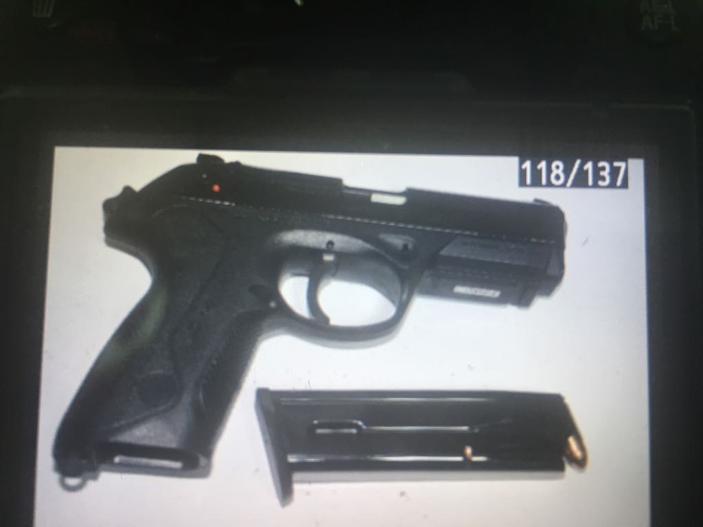 Kush është i “forti” që u pajis me armë nga nënkomisari i policisë së Durrësit (FOTO)