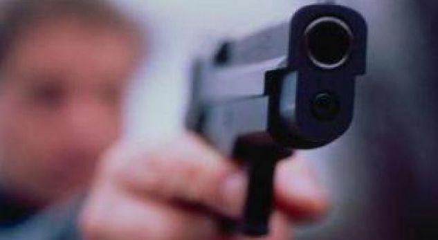 Durrës, i dehuri me “Benz” terrorizon me pistoletë imituese një person