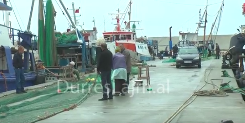 Porti i peshkimit i kthehet peshkatarëve të Durrësit (VIDEO)