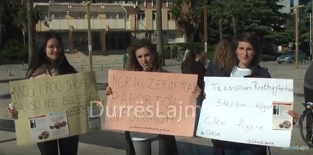 Durrës, protestë për përmirësimin e shërbimit të transportit publik (VIDEO)