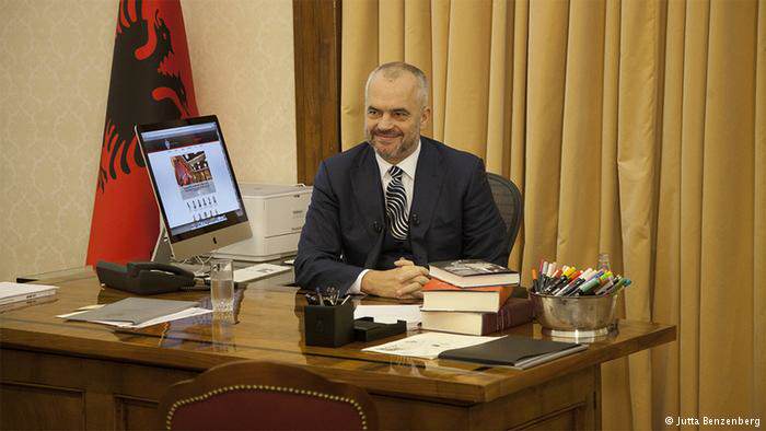 Rama poston videon e Tahirit dhe jep një mesazh për ndjekësit