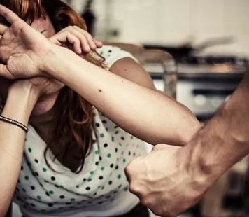 Emri/ Arrestohet burri në Durrës, rrahu bashkëshorten