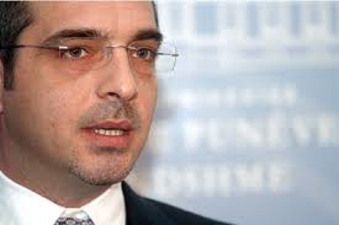 Ish-ministri tregon pse u përjashtua Saimir Tahiri nga grupi i PS