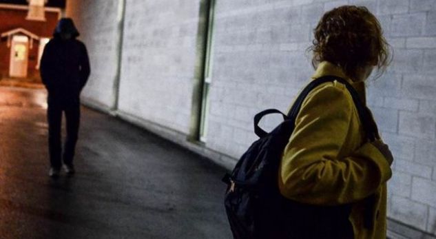 Përndjek ish të dashurën dhe e merr peng për 3 orë, arrestohet