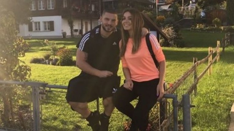 Çifti i këngëtarëve shqiptar i jep fund beqarisë, fejohen në Zvicër