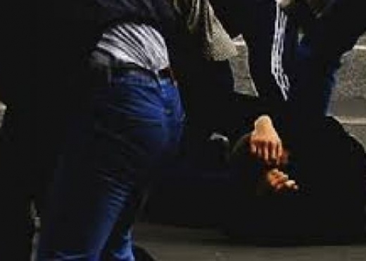 Maskat dhunojnë dy punonjës të HEC-it, i bëjnë për spital