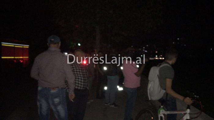 EMRI/ Kush është personi që kërcënoi se do të hidhej nga shtylla e ndriçimit të stadiumit të Durrësit