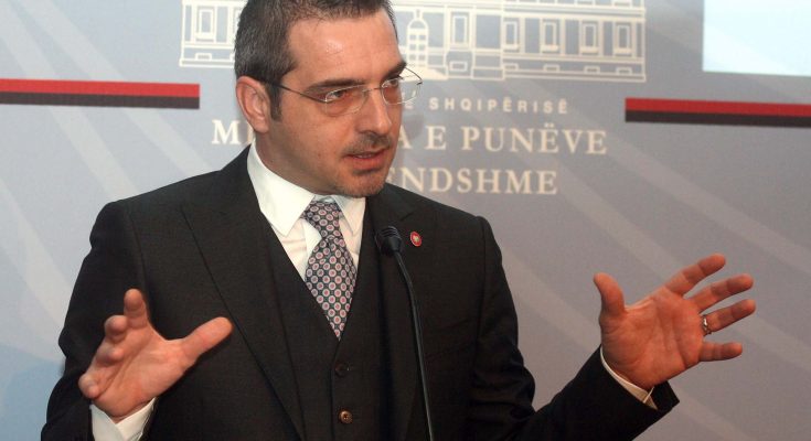 Po ‘kryqëzohet’ nga opozita, Saimir Tahiri konferencë të jashtëzakonshme për shtyp