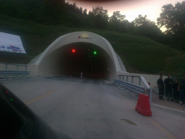 Parakalimi i gabuar çon në përplasje, plagosen dy drejtues makinash