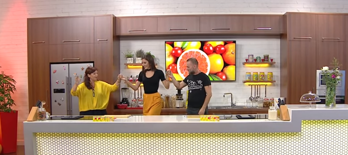 Deputetja e Durrësit ia merr valles (VIDEO)