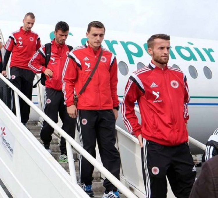 Vështirësi uljeje në Rinas, 40 minuta panik tek avioni i Kombëtares