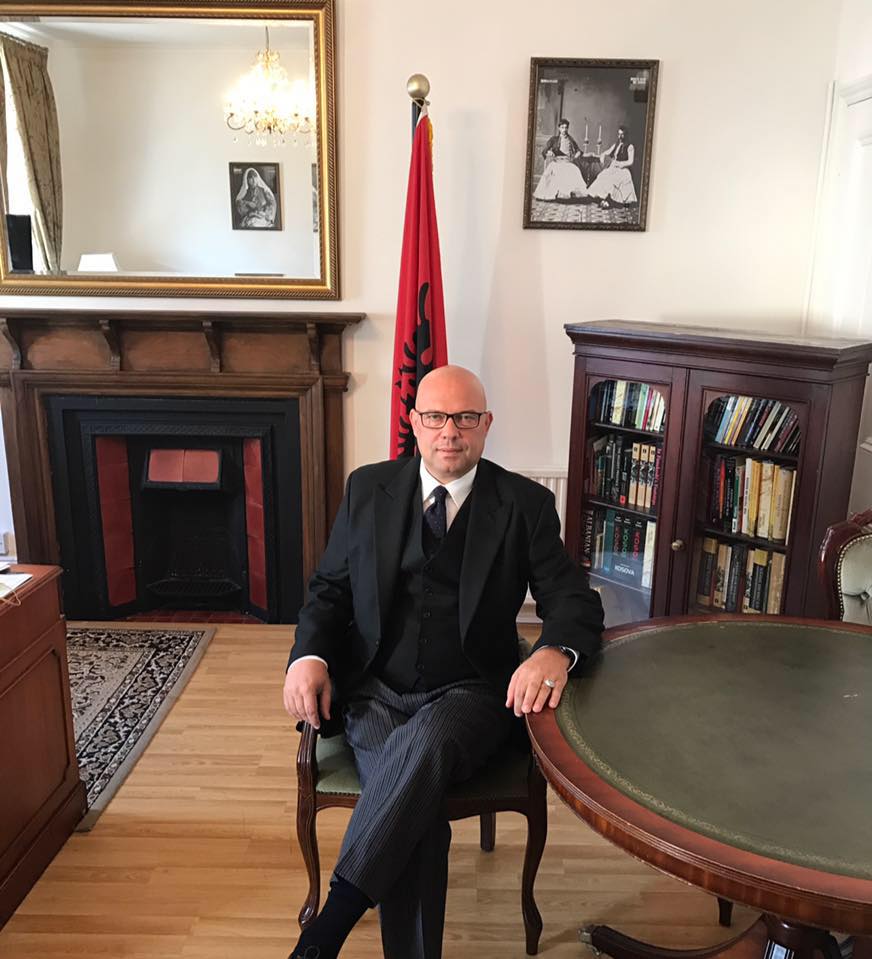 Ish-ministri: Reforma arsimore e Ramës, “hiqja Lenës e vërja Prenës”