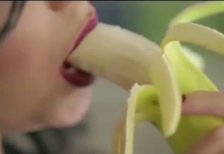 Arrestohet këngëtarja për shkak të një videoje