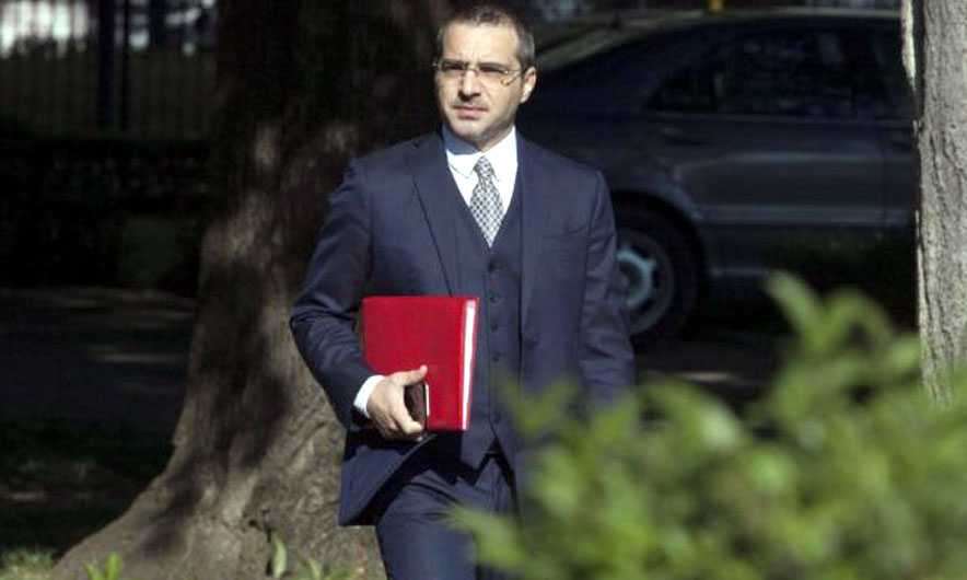 Saimir Tahiri thyen heshtjen në rrjetet sociale