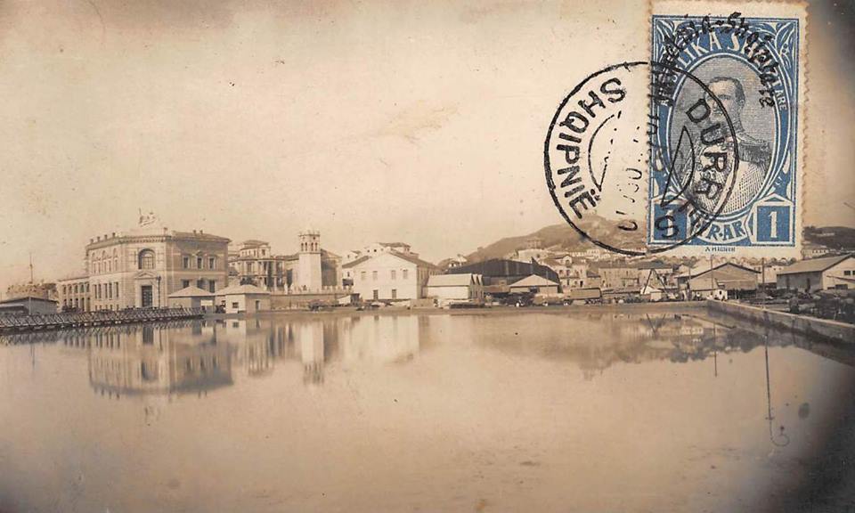 Kartolinë e Durrësit mbi 89 vjet më parë, një nga fotot më të bukura