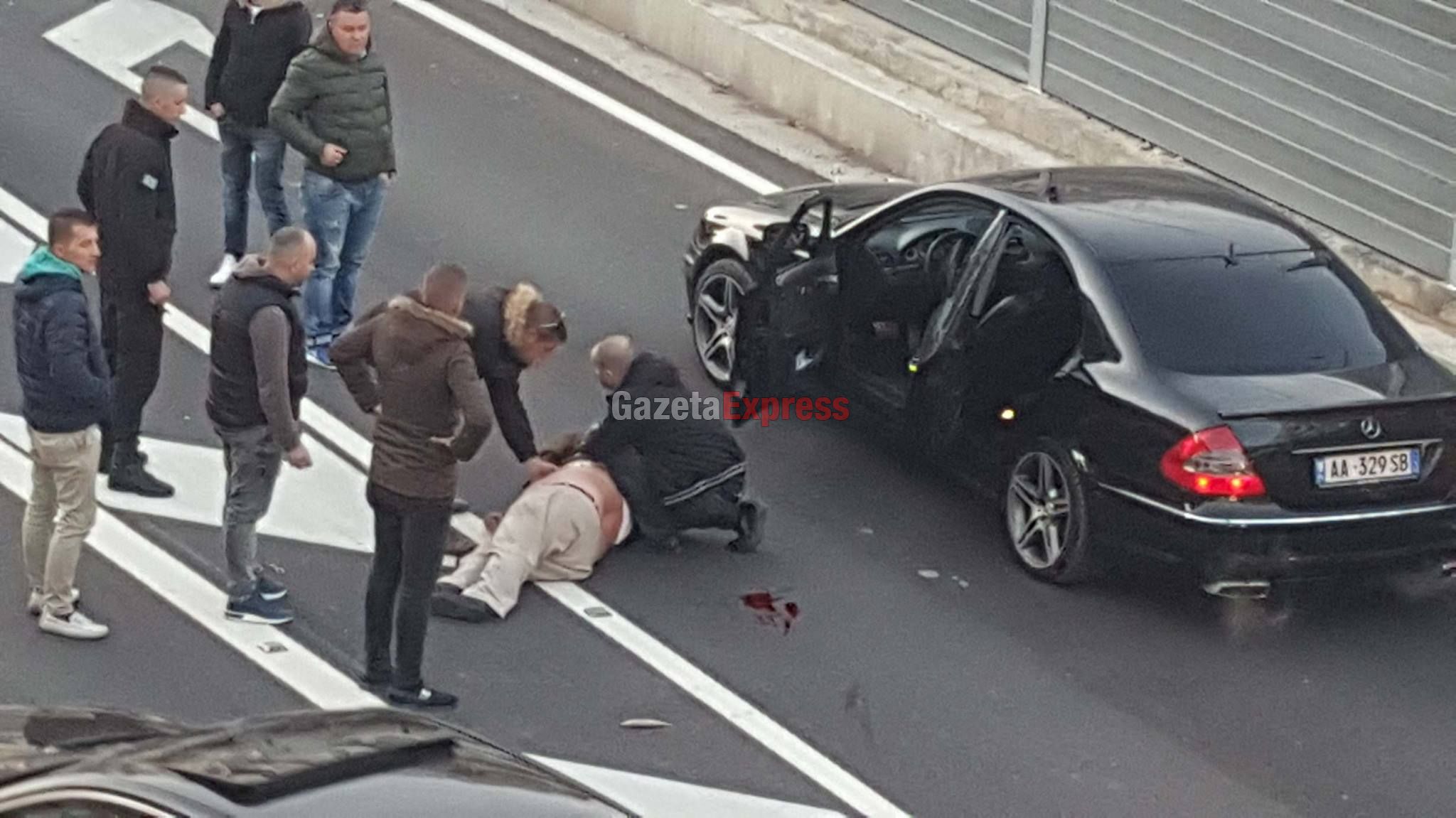 Aksidentohet rëndë qytetari, përplaset nga një automjet (FOTO)