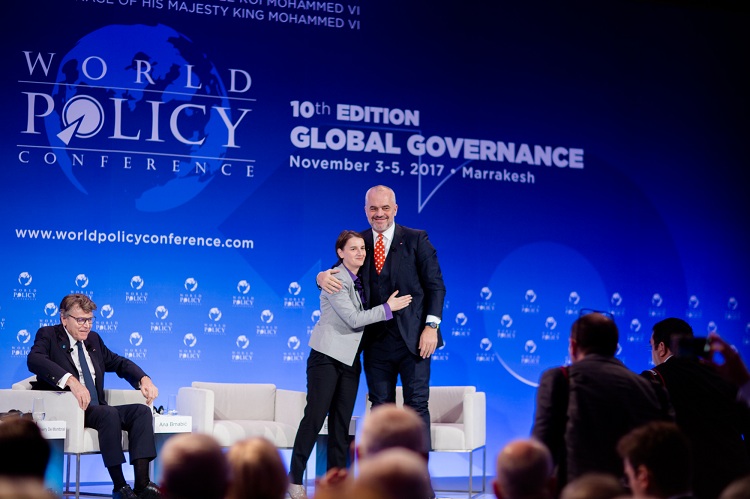 Rama në Konferencën e Politikave Botërore në Marok, përqafim të ngrohtë me kryeministren serbe