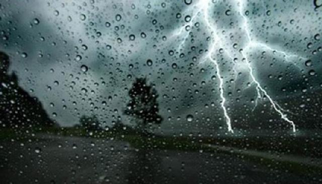 Moti i keq në Durrës, digjen pajisjet elektronike të biznesit të sapohapur