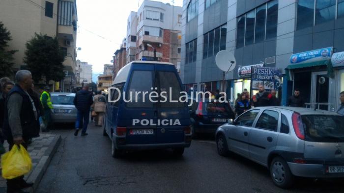 Plagosi me mjete të forta 36-vjeçarin në mes të Durrësit, arrestohet autori