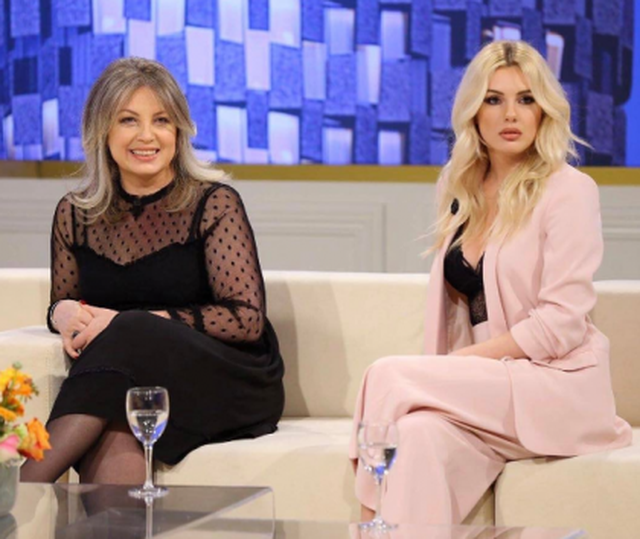 Mamaja e Viola Spiros: Miqtë tani duken!