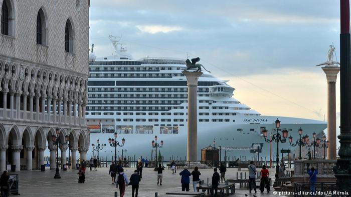 Venecia: Luftë transoqeanikëve