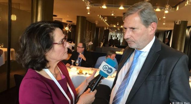 Hahn: Çështja e azilkërkuesve po prish reputacionin e Shqipërisë