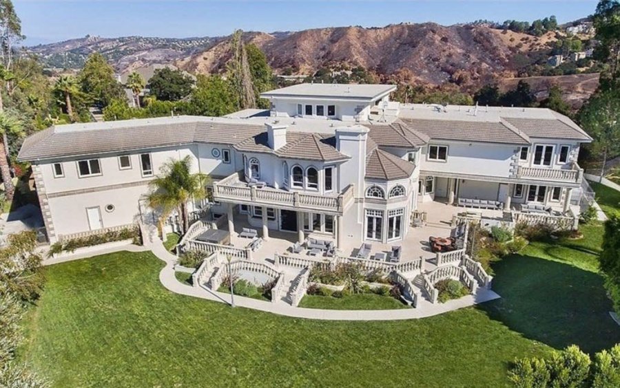 FOTO/ Ylli 20-vjeçar i “YouTube” blen shtëpi 6.9 mln dollarë