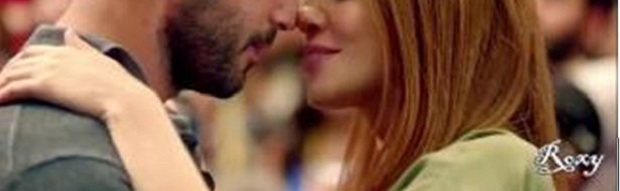 I dashuri i aktores largohet nga kinemaja gjatë skenave të puthjes së saj me kolegun