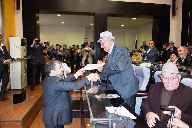 FOTO/ Durrës, përkujtohet 73-vjetori i çlirimit të qytetit